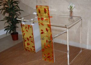 Lire la suite à propos de l’article Bureau et chaise avec inclusions